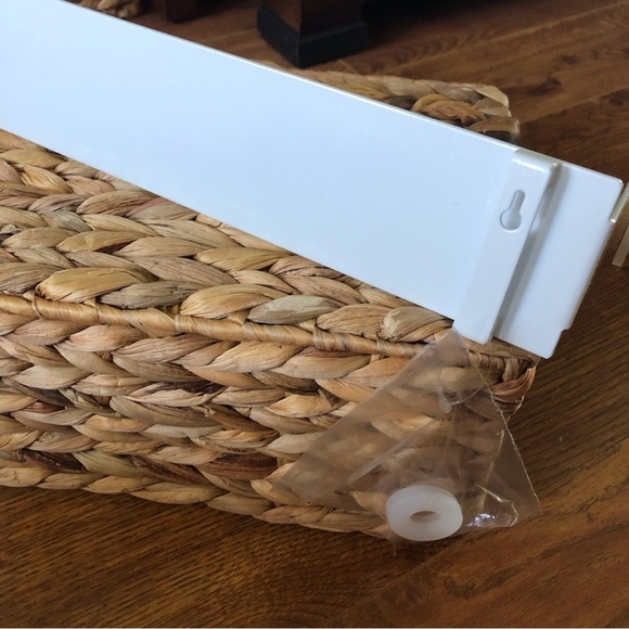 metal paper towel holder or scarf organizer - Picture 2 of 3